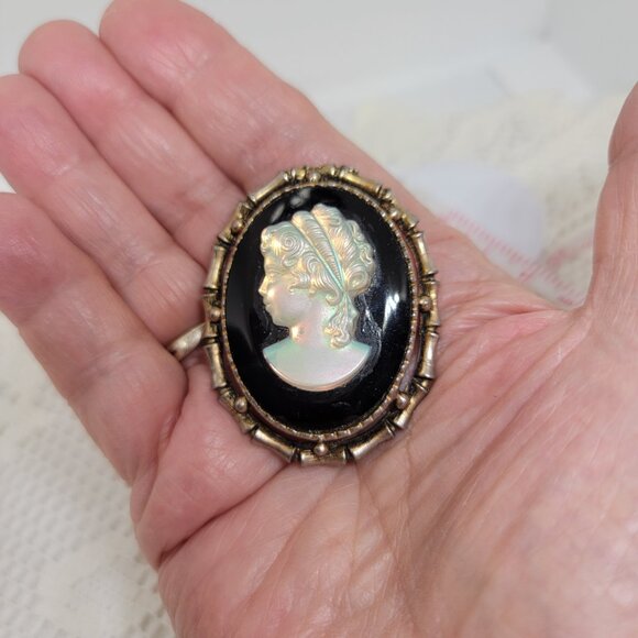 Vintage Cameo Brooch Oval Shaped Bamboo Style Gold Toned Metal Frame 2 In High - Picture 4 of 9